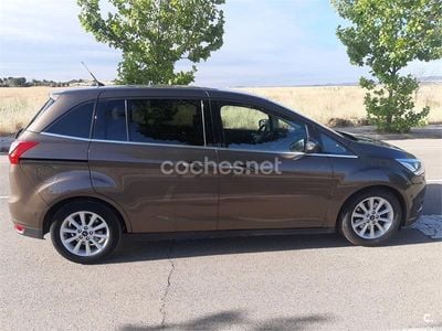 Usado Ford Grand C-Max Titanium 125 CV (91 kW) 2015 Marrón Monovolumen