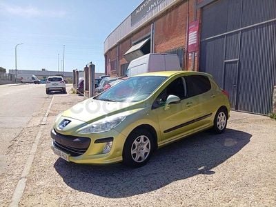 Usado Peugeot 308 120 CV (88 kW) 2008 Amarillo Berlina