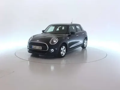 Usado Mini ONE 102 CV (75 kW) 2020 Negro Utilitario