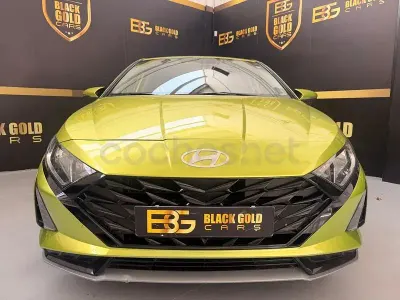 Usado Hyundai i20 100 CV (73 kW) 2024 Amarillo Utilitario