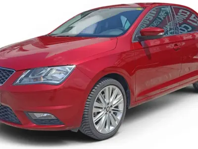 Usado Seat Toledo Style 110 CV (80 kW) 2015 Granate Utilitario