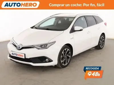 Usado Toyota Auris Hybrid Active 136 CV (100 kW) 2016 Blanco Familiar