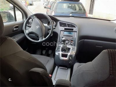 Usado Peugeot 5008 Access 120 CV (88 kW) 2016 Blanco Monovolumen