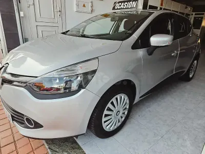 Usado Renault Clio IV Authentique 75 CV (55 kW) 2016 Gris / plata Berlina