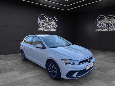 Usado VW Polo 95 HP (69 kW) 2023 Bege Citadino