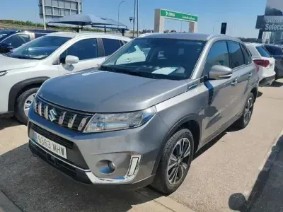 Usado Suzuki Vitara GLX 129 CV (94 kW) 2023 Gris / plata SUV