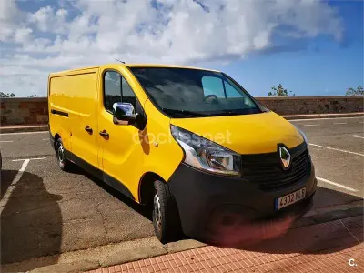 Usado Renault Trafic LIMITED 120 CV (88 kW) 2019 Amarillo Monovolumen