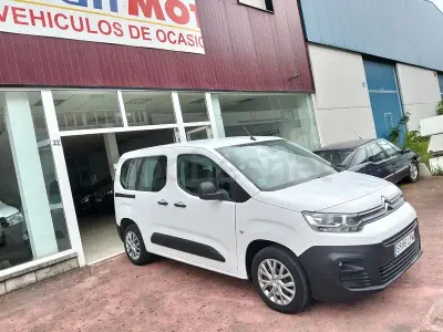 Usado Citroën Berlingo Live 102 CV (75 kW) 2022 Blanco Monovolumen