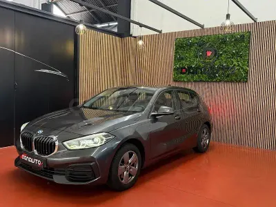 Usado BMW 118 Comfort Edition 150 CV (110 kW) 2020 Gris / plata Berlina