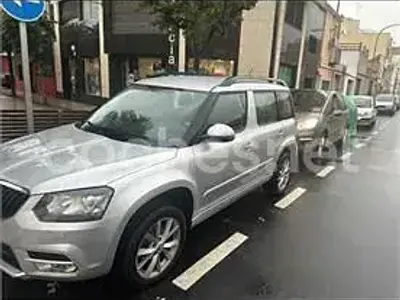 Usado Skoda Yeti 110 CV (80 kW) 2015 Gris / plata SUV