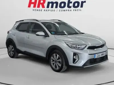Usado Kia Stonic 101 CV (74 kW) 2024 Gris SUV