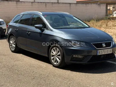 Usado Seat Leon ST Style 130 CV (95 kW) 2019 Gris / plata Familiar
