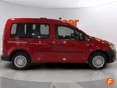 Usado VW Caddy Edition 102 CV (75 kW) 2020 Rojo Monovolumen