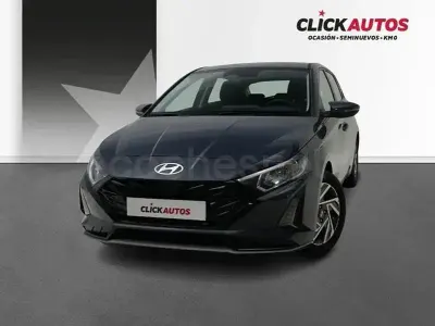 Usado Hyundai i20 100 CV (73 kW) 2026 Gris / plata Utilitario