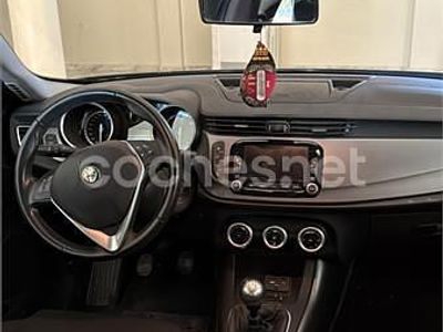 Negro Usado 2016 Alfa Romeo Giulietta Berlina | 8000 € (Precio justo)