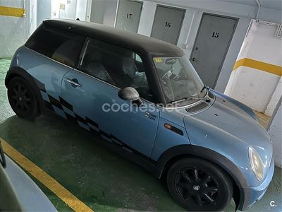 Usado Mini ONE 90 CV (66 kW) 2003 Azul Utilitario