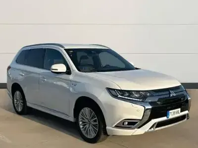 Usado Mitsubishi Outlander P-HEV 224 CV (164 kW) 2018 Blanco SUV