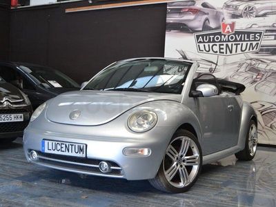 Usado VW New Beetle 102 CV (75 kW) 2005 Gris / plata Utilitario