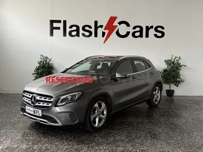 Usado Mercedes GLA180 122 CV (89 kW) 2018 Beige SUV