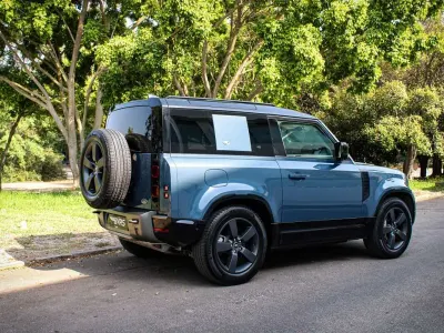 Usado Land Rover Defender HSE Dynamic 400 CV (294 kW) 2023 Azul SUV