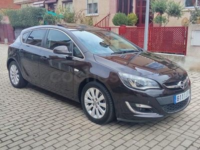 Marrón Usado 2015 Opel Astra Excellence Berlina | 7900 € (Precio justo)