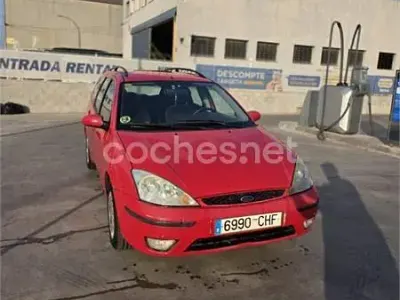 Usado Ford Focus Ghia 100 CV (73 kW) 2003 Rojo Familiar