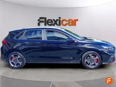 Usado Hyundai i30 N Line 120 CV (88 kW) 2022 Negro Berlina