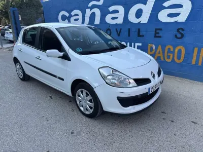 Usado Renault Clio Authentique 75 CV (55 kW) 2008 Blanco Utilitario