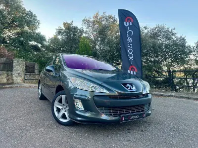 Usado Peugeot 308 Premium 110 CV (80 kW) 2009 Gris / plata Berlina