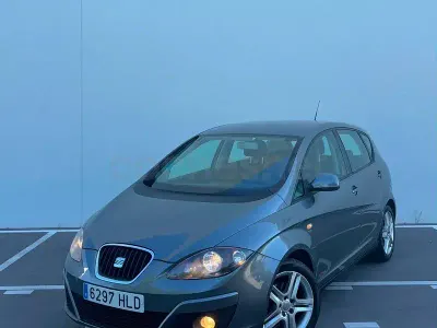 Usado Seat Altea Style 125 CV (91 kW) 2012 Gris / plata Monovolumen