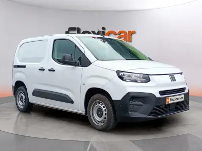 Usado Fiat Doblò 101 CV (74 kW) 2024 Blanco Monovolumen