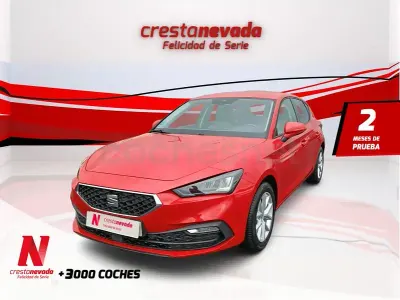 Usado Seat Leon Style 130 CV (95 kW) 2022 Rojo Berlina