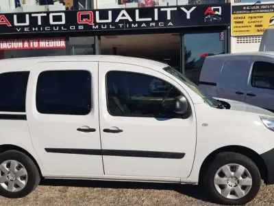 Usado Renault Kangoo 75 CV (55 kW) 2019 Blanco Monovolumen