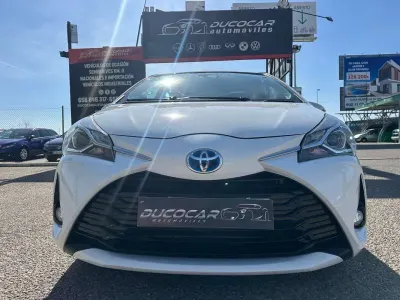 Usado Toyota Yaris Active 99 CV (72 kW) 2021 Blanco Utilitario