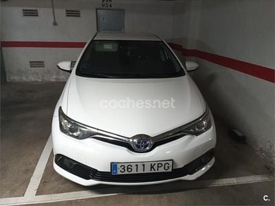 Usado Toyota Auris Hybrid Active 136 CV (100 kW) 2018 Blanco Berlina