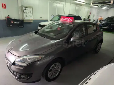 Usado Renault Mégane Dynamique 115 CV (84 kW) 2012 Gris / plata Berlina