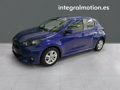 Używany Toyota Yaris Edition 125 KM (91 kW) 2024 Niebieski Sedan/Limuzyna