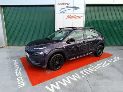 Usado Citroën C4 Cactus Shine 100 CV (73 kW) 2015 Violeta / lila Utilitario