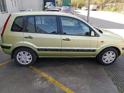 Usado Ford Fusion Trend 80 CV (58 kW) 2006 Beige Utilitario