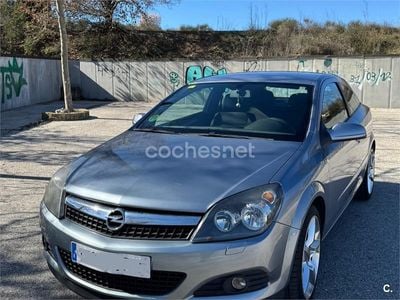 Usado Opel Astra GTC Cosmo 140 CV (102 kW) 2008 Gris / plata Berlina