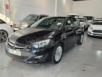 Usado Opel Astra Selective 115 CV (84 kW) 2015 Negro Berlina