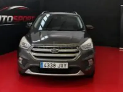 Usado Ford Kuga Business Edition 120 CV (88 kW) 2017 Marrón SUV