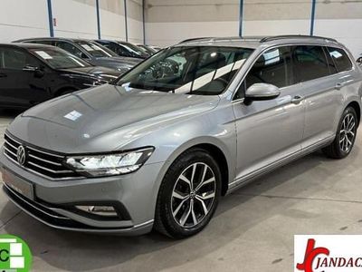Gris Usado 2022 VW Passat Executive Familiar | 21.500 € (Un poco caro)