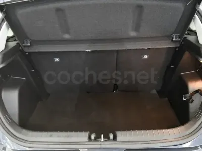 Nuevo Hyundai i20 100 CV (73 kW) 2025 Gris / plata Utilitario