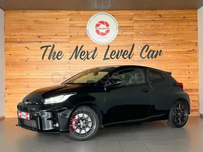 Usado Toyota Yaris 261 CV (191 kW) 2021 Negro Utilitario