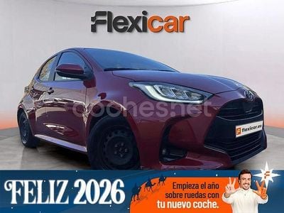 Rojo Usado 2023 Toyota Yaris Hybrid Active Berlina | 18.990 € (Precio justo)