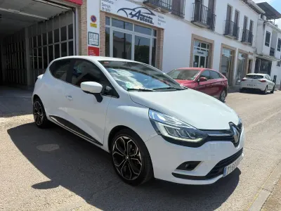 Usado Renault Clio Zen 90 CV (66 kW) 2019 Blanco