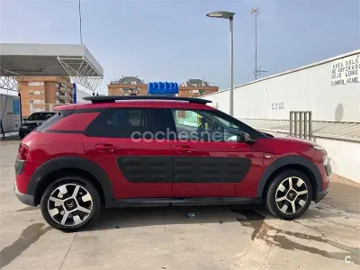 Usado Citroën C4 Shine 100 CV (73 kW) 2017 Rojo Berlina