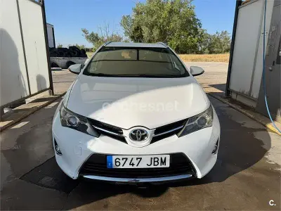 Usado Toyota Auris Business Edition 124 CV (91 kW) 2014 Blanco Familiar