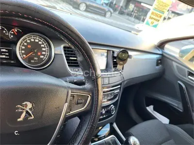 Usado Peugeot 508 Access 115 CV (84 kW) 2015 Gris / plata Berlina
